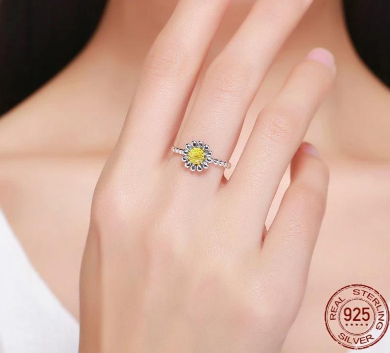 Colourful Daisy Ring