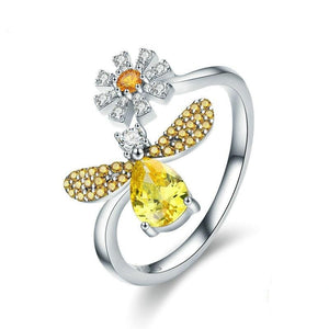 Insect and daisy ring